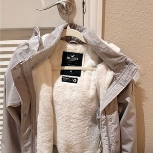 Hollister Women's Light Gray Utility Jacket with White Fleece Lining